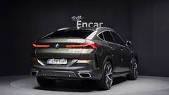 2022 BMW X6 xDrive40i M Sport, 연금색 — фото 2