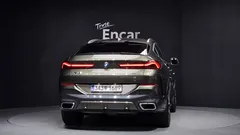 2022 BMW X6 xDrive40i M Sport, 연금색 — фото 4