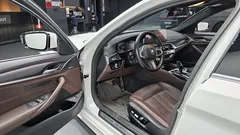 2023 BMW 5-Series 523d xDrive M Sport — фото 11