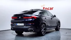 2022 BMW X6 xDrive40i M Sport, чёрный — фото 2