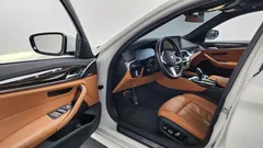 2022 BMW 5-Series 520i M Sport — фото 9