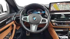 2022 BMW 5-Series 520i M Sport — фото 16