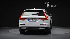 2023 Volvo V60 B5 Ultimate AWD — фото 4