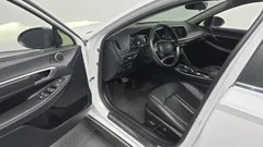 2022 Hyundai Sonata Premium Plus, белый — фото 15