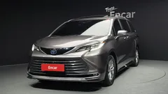 2023 Toyota Sienna 2.5 Hybrid AWD, серый — фото 1