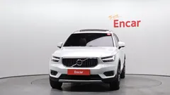 2022 Volvo XC40 B4 Inscription, белый — фото 3