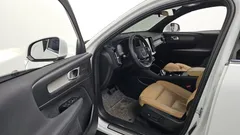 2022 Volvo XC40 B4 Inscription, белый — фото 10