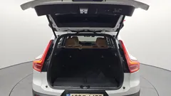2022 Volvo XC40 B4 Inscription, белый — фото 20