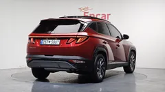 2021 Hyundai Tucson Inspiration 2WD, красный — фото 2