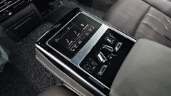 2021 Audi A8 55 TFSI Quattro LWB, чёрный — фото 17