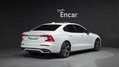 2022 Volvo S60 B5 R-Design — фото 2