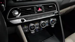 2021 Genesis G70 Gasoline 2.0T 2WD, чёрный — фото 17