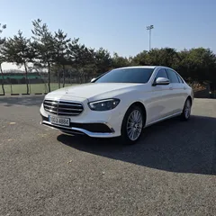 2022 Mercedes-Benz E-Class E220d 4MATIC Exclusive — фото 3
