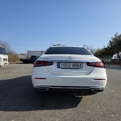 2022 Mercedes-Benz E-Class E220d 4MATIC Exclusive — фото 4