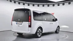 2023 Hyundai Staria 4WD Tourer 9-Seater — фото 2