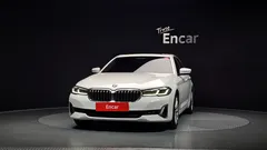 2023 BMW 5-Series 520i Luxury — фото 3