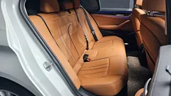 2023 BMW 5-Series 520i Luxury — фото 12