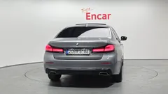 2023 BMW 5-Series 520i Luxury — фото 4