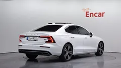 2022 Volvo S60 B5 Inscription, белый — фото 2