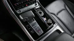 2021 Audi Q8 45 TDI Quattro Premium, чёрный — фото 9