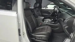 2022 ChevroletGMDaewoo Traverse 3.6 AWD Hi Country, белый — фото 10