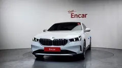 2024 BMW 5-Series 520i, белый — фото 3