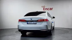 2024 BMW 5-Series 520i, белый — фото 4