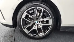 2024 BMW 5-Series 520i, белый — фото 5