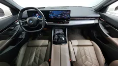 2024 BMW 5-Series 520i, белый — фото 7