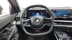 2024 BMW 5-Series 520i, белый — фото 13