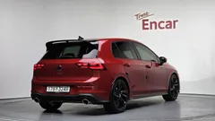 2022 Volkswagen Golf 2.0 GTI, красный — фото 2