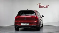 2022 Volkswagen Golf 2.0 GTI, красный — фото 4