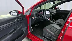 2022 Volkswagen Golf 2.0 GTI, красный — фото 10