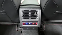 2022 Volkswagen Golf 2.0 GTI, красный — фото 18
