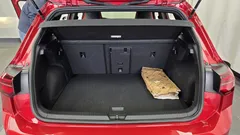 2022 Volkswagen Golf 2.0 GTI, красный — фото 20