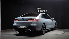 2023 BMW 7-Series 740i sDrive M Sport, светло-серебристый — фото 2