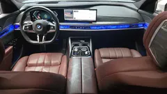 2023 BMW 7-Series 740i sDrive M Sport, светло-серебристый — фото 7
