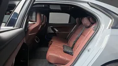 2023 BMW 7-Series 740i sDrive M Sport, светло-серебристый — фото 13