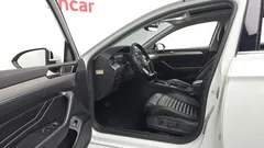 2022 Volkswagen Passat 2.0 TDI Prestige, белый — фото 10