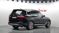 2022 BMW X7 xDrive 40i Design Pure Excellence 7-Seater — фото 2