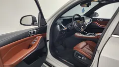 2023 BMW X7 xDrive 40d Design Pure Excellence 6-Seater, белый — фото 10