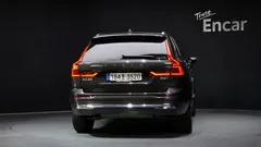 2022 Volvo XC60 B6 Inscirtion — фото 4