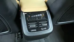2022 Volvo XC60 B6 Inscirtion — фото 18