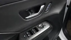 2023 Hyundai Kona Gasoline 1.6 Turbo 2WD, белый — фото 18