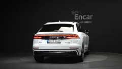 2023 Audi Q8 55 TFSI Quattro Premium, белый — фото 4