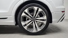 2023 Audi Q8 55 TFSI Quattro Premium, белый — фото 5