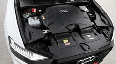 2023 Audi Q8 55 TFSI Quattro Premium, белый — фото 6