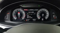 2023 Audi Q8 55 TFSI Quattro Premium, белый — фото 8