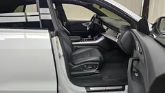 2023 Audi Q8 55 TFSI Quattro Premium, белый — фото 14