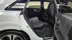 2023 Audi Q8 55 TFSI Quattro Premium, белый — фото 15